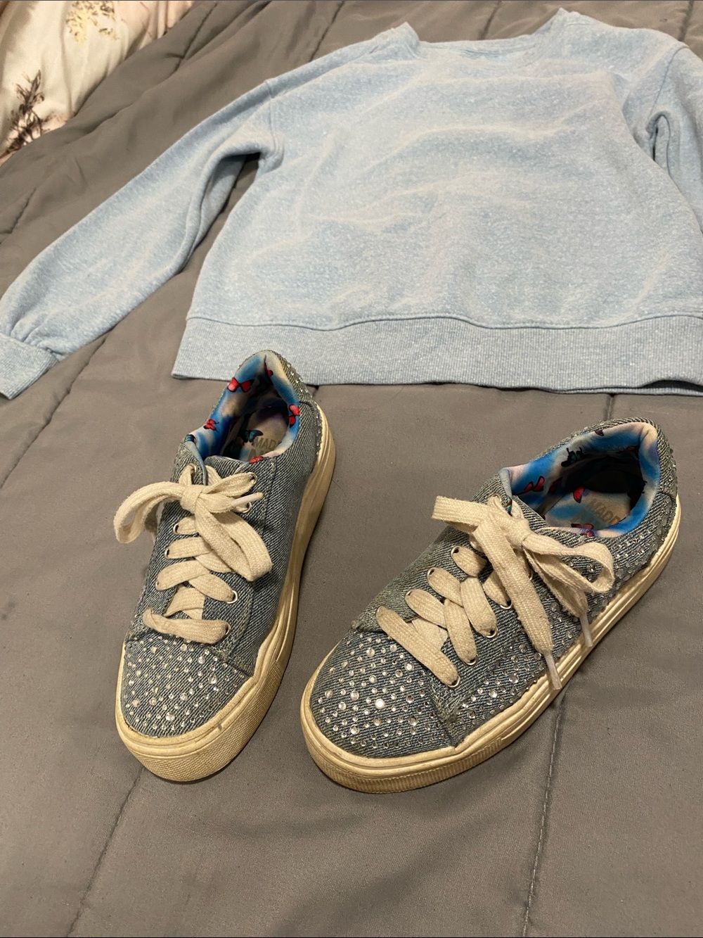Kids SET OF 2 Kids MADDEN NYC, Sneakers size 1 and light blue sweatshirt sz 8